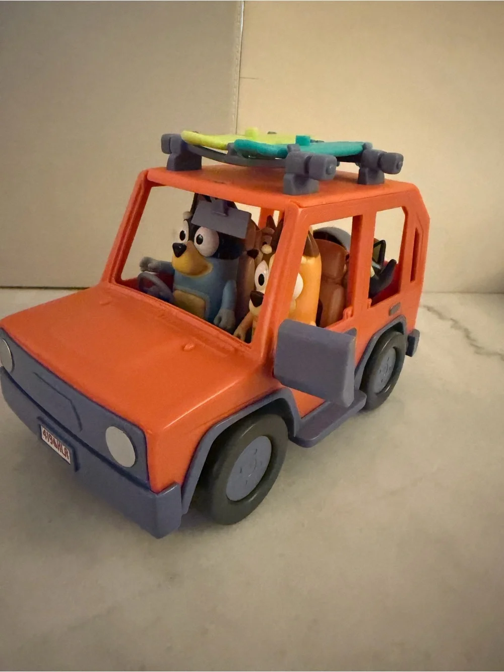 Bluey Heeler Family 4WD Vehicle Playset with 4 Figures & Surfboards